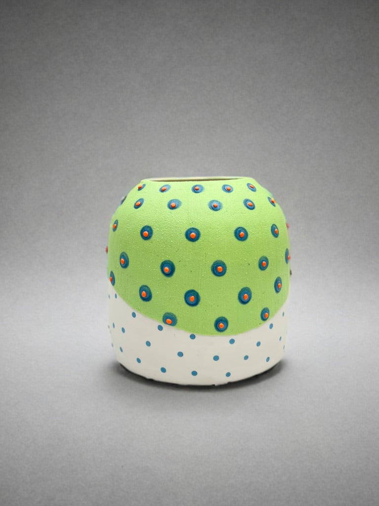 Penelope - big and green vase with dots