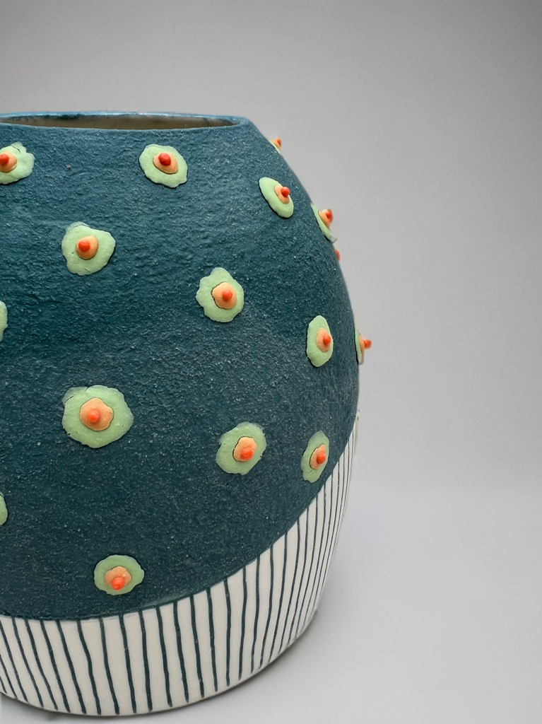 Penelope - dark green vase with stripes