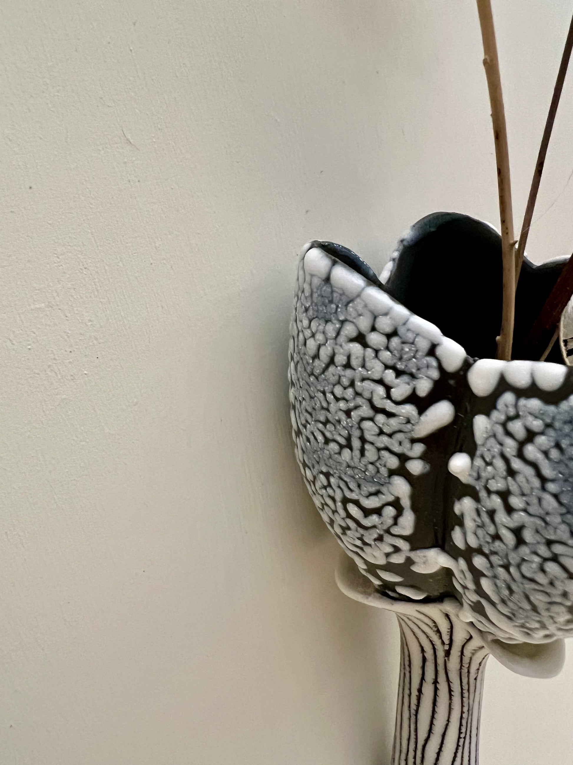 closer view and attachment to wall