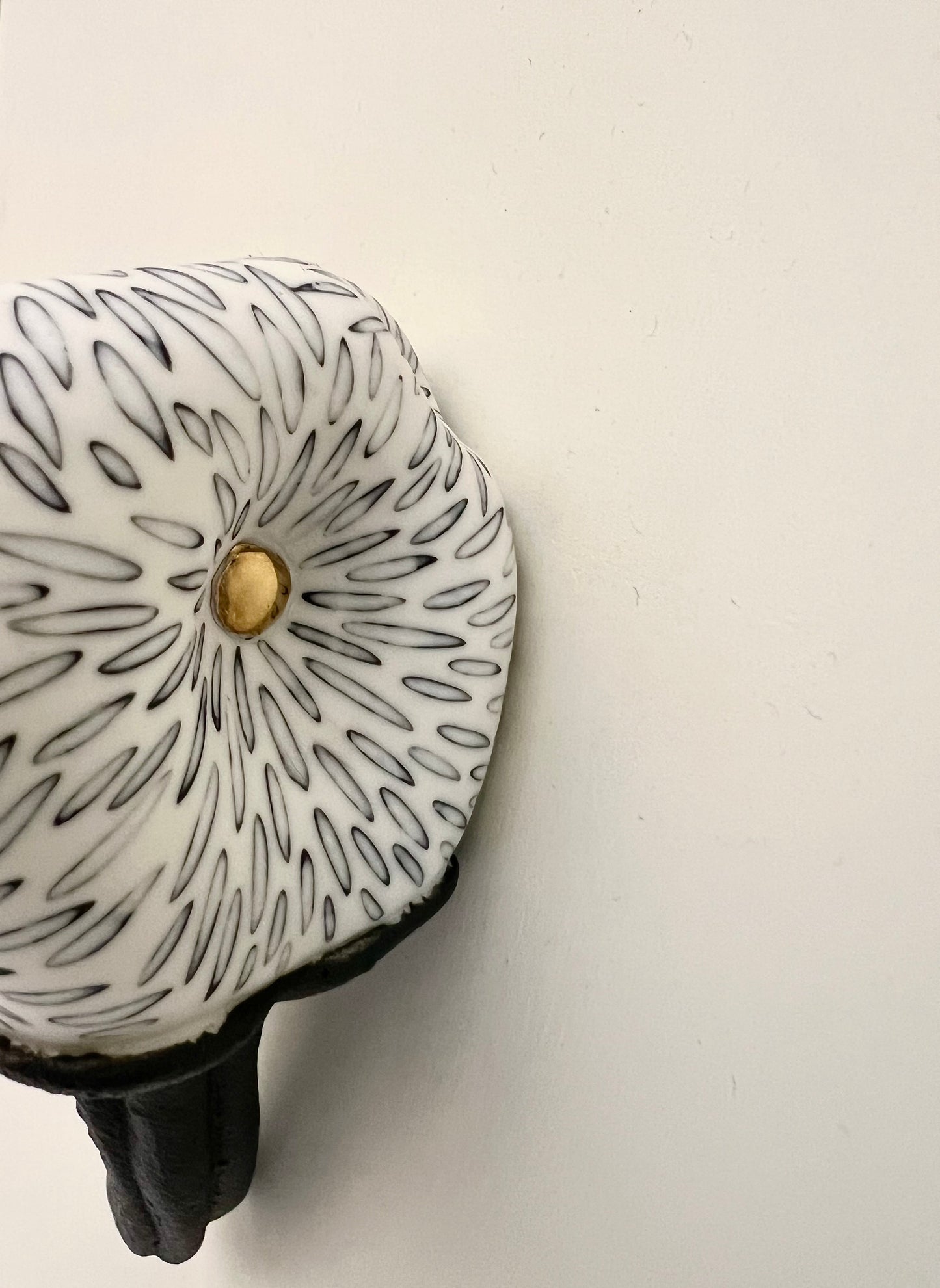 Detail attachment to wall