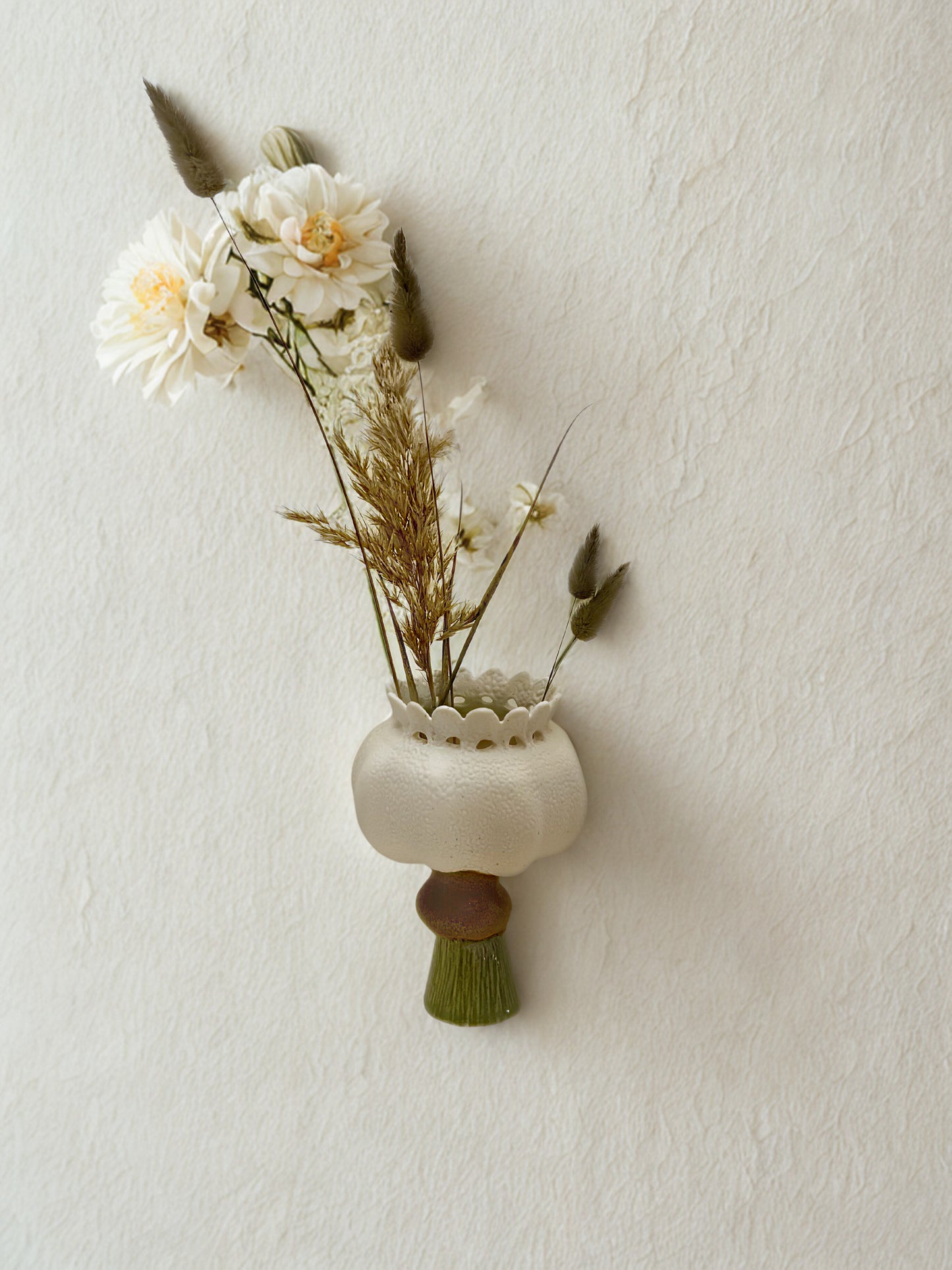 Overall view with object attached to wall