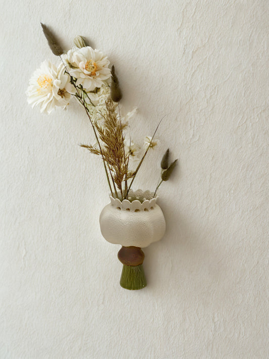 Overall view with object attached to wall